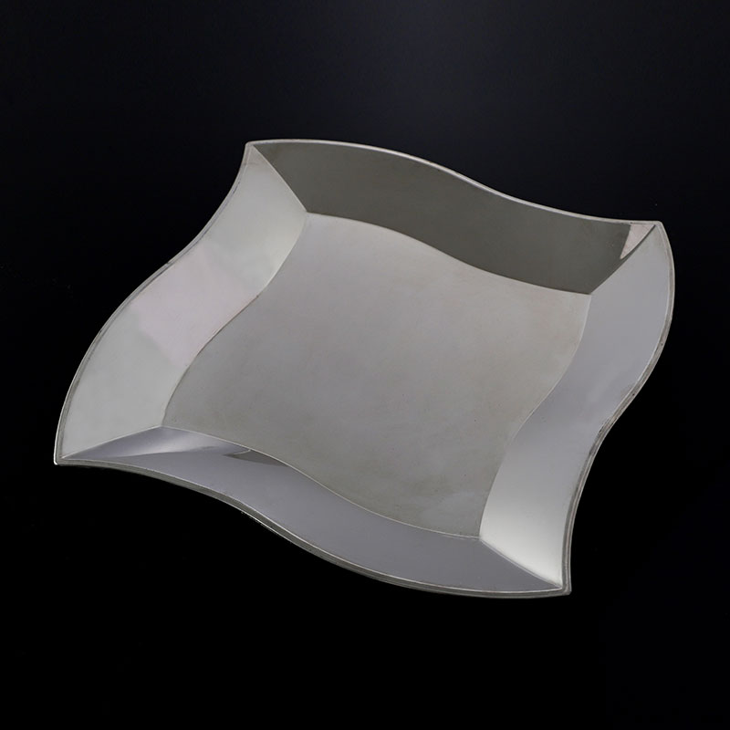 চকচকে ধাতব প্লাস্টিকের অনিয়মিত প্লেট কোন উপকরণ দিয়ে তৈরি?